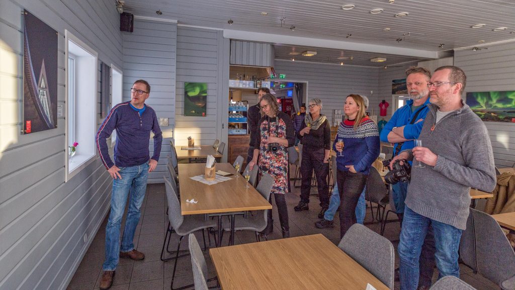 Fotoutstillinga på Fjellheisen – offisielt åpnet 8. april 2019